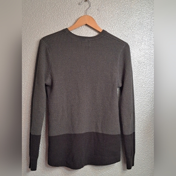 H & M Wool Blend Crew Neck Pullover Sweater  Size M - Picture 2 of 6